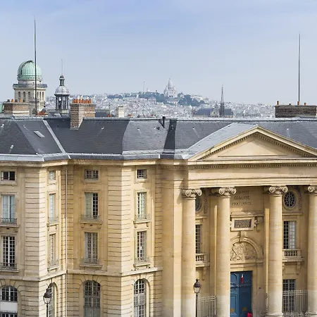 Отель Les Dames Du Pantheon 4*